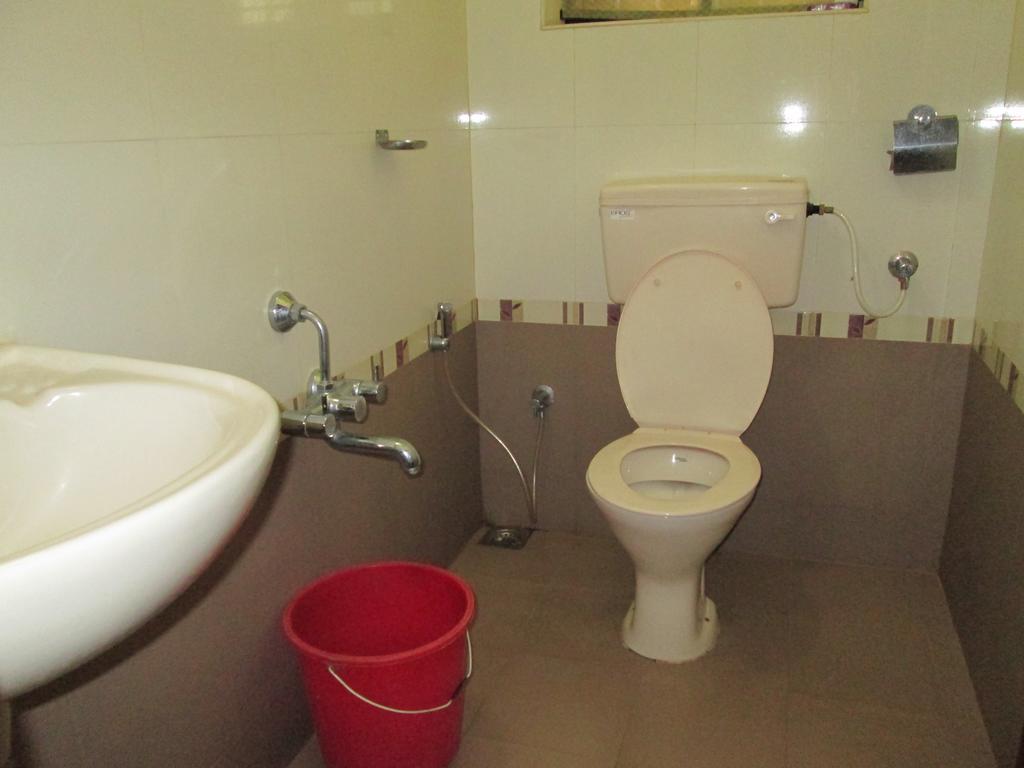 Ferndale Homestay Текади Екстериор снимка